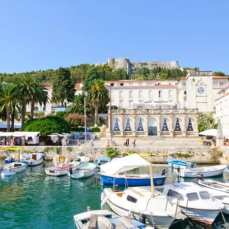 Hvar *